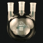 3 Neck Round Bottom Flasks, Vertical, Heavy Wall Capacity 1000mL. Center joint size 24/40. Side joints size 24/40.